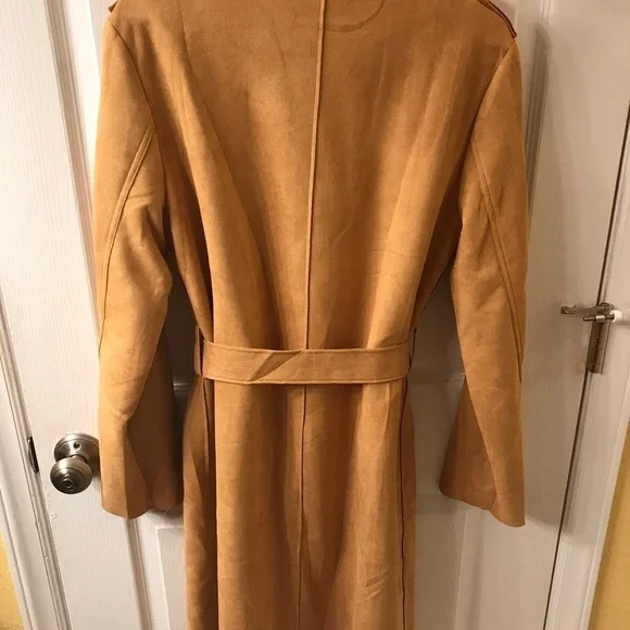 Long Buttery faux suede jacket.lightweight. Perfect for Fall🍁 Butter Yellow